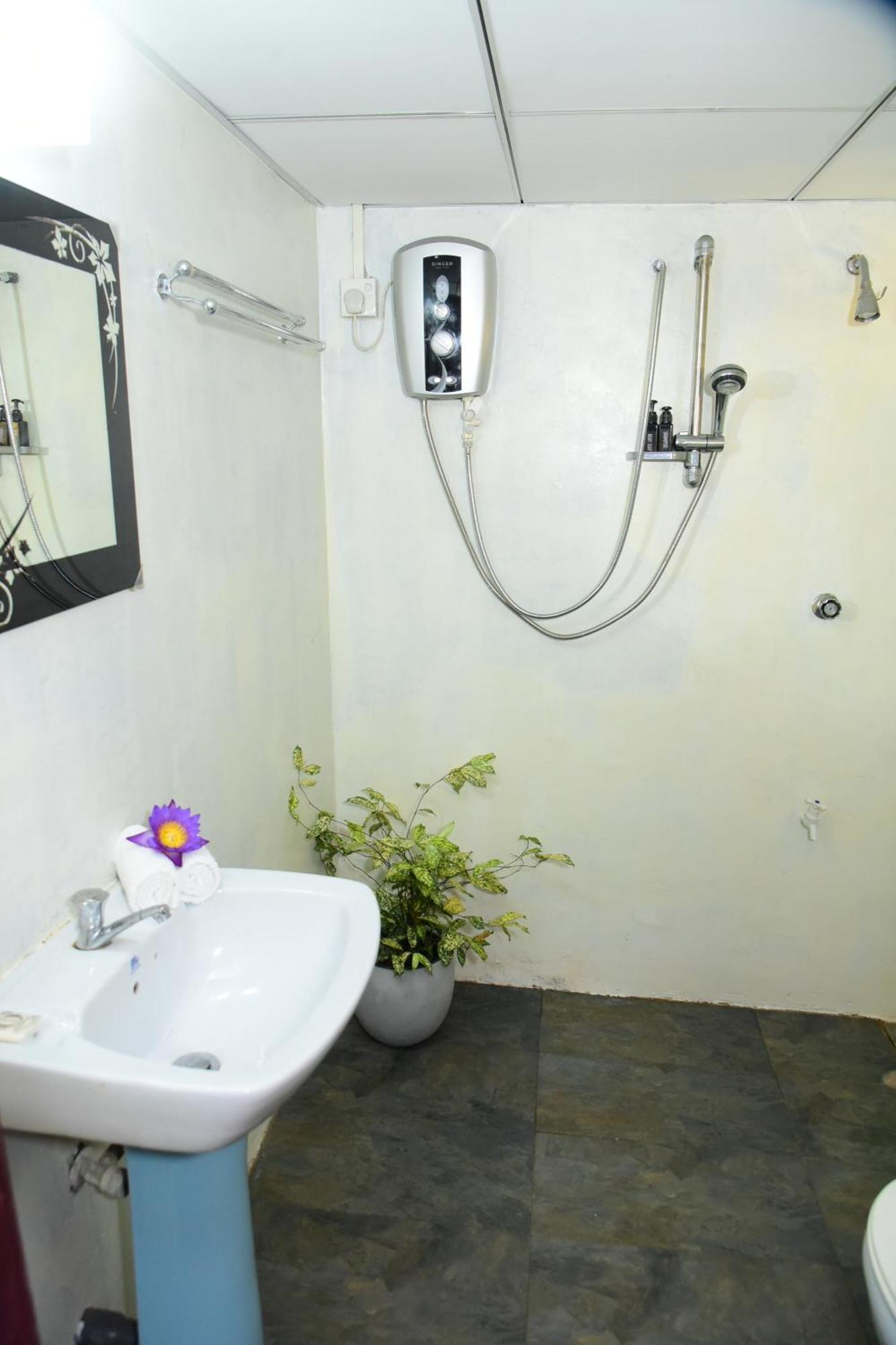 Villa Sunny Days Hikkaduwa Exterior photo